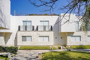 Modern House in Yautepec l Pool & Garden