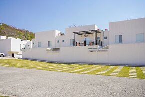 Modern House in Yautepec l Pool & Garden