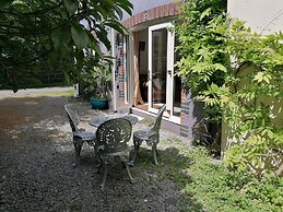 Countryside Cottage Retreat at Ty'r Cwm Farm
