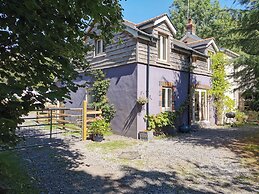 Countryside Cottage Retreat at Ty'r Cwm Farm