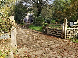Countryside Cottage Retreat at Ty'r Cwm Farm