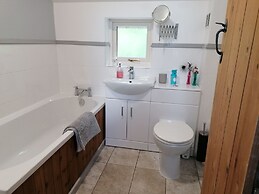 Countryside Cottage Retreat at Ty'r Cwm Farm