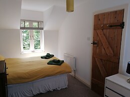 Countryside Cottage Retreat at Ty'r Cwm Farm