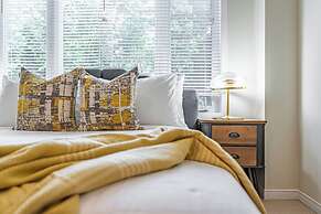 Cozy 1 Bedroom Townhouse