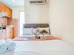 Warm And Modern Studio At Bassura City Apartment