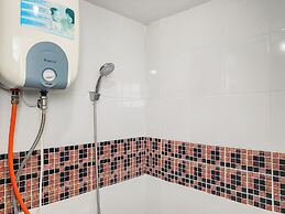 Warm And Modern Studio At Bassura City Apartment