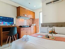 Warm And Modern Studio At Bassura City Apartment