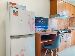 Warm And Modern Studio At Bassura City Apartment