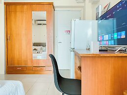 Warm And Modern Studio At Bassura City Apartment