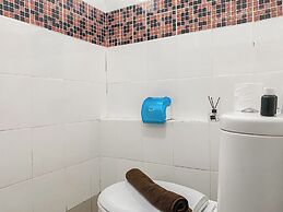 Warm And Modern Studio At Bassura City Apartment