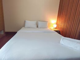 Homey Studio With Easy Pool Access Apartment At Suncity Residence