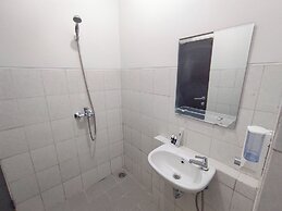 Homey Studio With Easy Pool Access Apartment At Suncity Residence