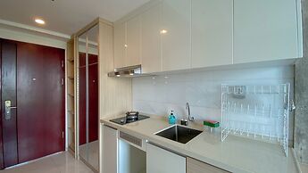 Homey And Clean Studio At Sky House Alam Sutera Apartment