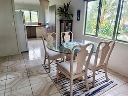 Natura Nikao Beach Villa