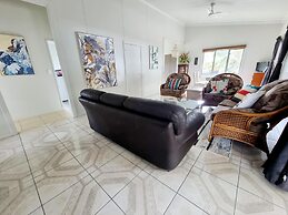 Natura Nikao Beach Villa