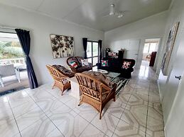 Natura Nikao Beach Villa