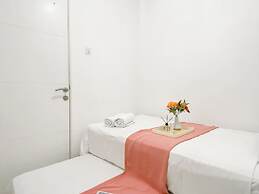 Good Place And Homey 2Br Bassura City Apartment Near Mall