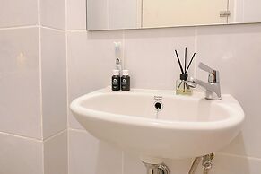 Restfull Studio At Tokyo Riverside Pik 2 Apartment