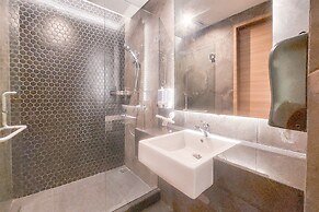 Spacious And Comfy 3Br At M-Town Signature Apartment