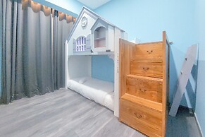 Spacious And Comfy 3Br At M-Town Signature Apartment