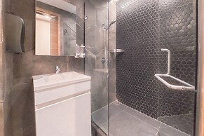 Spacious And Comfy 3Br At M-Town Signature Apartment