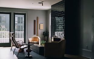 Stonebreaker Hotel
