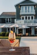 Stonebreaker Hotel