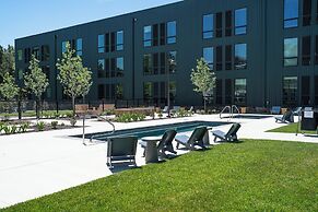 Stonebreaker Hotel