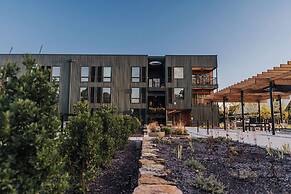 Stonebreaker Hotel