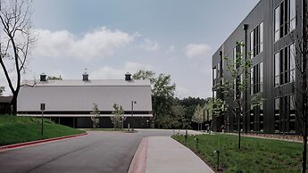 Stonebreaker Hotel