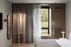 Stonebreaker Hotel