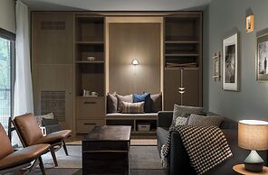 Stonebreaker Hotel