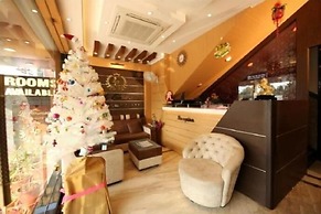 Le Emerald Residency