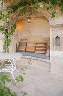 Potamia Cave Suites