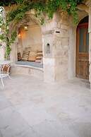 Potamia Cave Suites