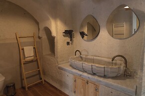 Potamia Cave Suites
