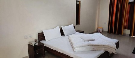 Goroomgo Hotel Gopi Dham Ashram Haridwar