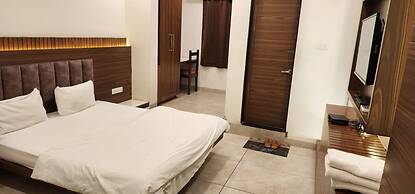 Hotel Lake Palace Ahmedabad