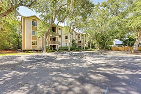 Fernandina Beach Condo w/ Pool + Path to Beach!