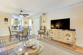 Fernandina Beach Condo w/ Pool + Path to Beach!