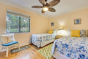 Fernandina Beach Condo w/ Pool + Path to Beach!