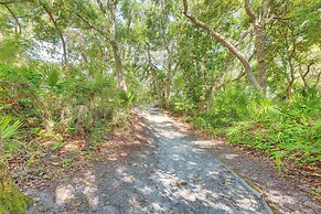 Fernandina Beach Condo w/ Pool + Path to Beach!