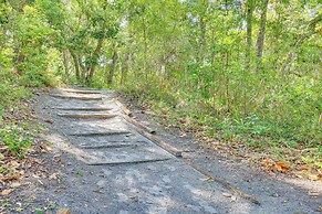 Fernandina Beach Condo w/ Pool + Path to Beach!