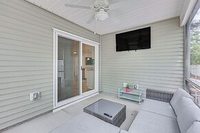 Oak Island Home w/ Screened Porch: Walk to Beach!