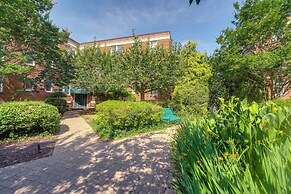 Convenient Arlington Condo ~ 4 Mi to National Mall