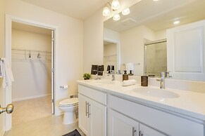 Frederick Townhome w/ Balcony, Close to Parks!