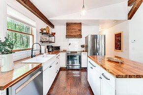 Private Hot Tub: Tree-lined Poconos Home!