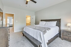 Greensboro Townhome w/ Fire Pit < 1 Mi to Downtown