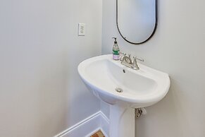 Greensboro Townhome w/ Fire Pit < 1 Mi to Downtown