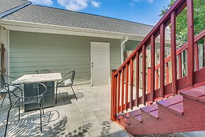 Greensboro Townhome w/ Fire Pit < 1 Mi to Downtown